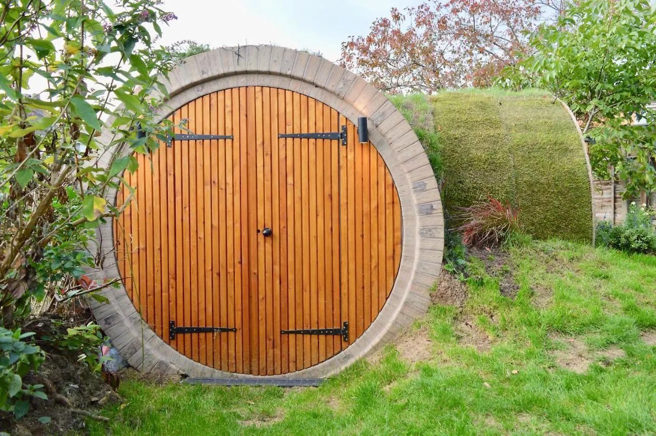 Hobbit-Style House In Bath Apartment 0*,