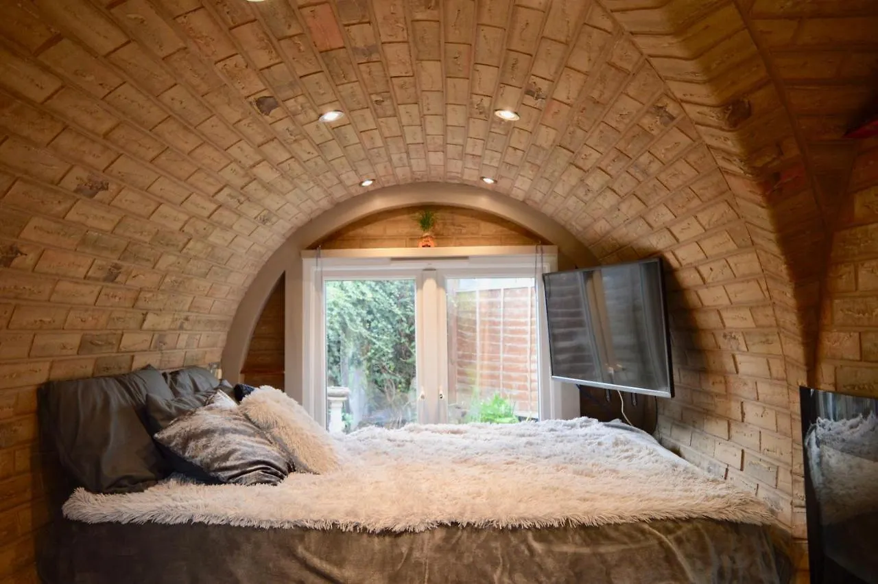 Hobbit-Style House In Bath Apartment
